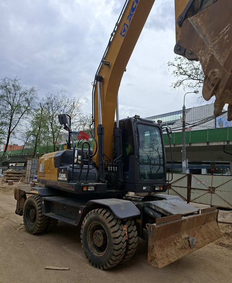 XCMG XE180WD - Колёсный экскаватор: фото 2 XCMG XE180WD - Колёсный экскаватор: фото 2