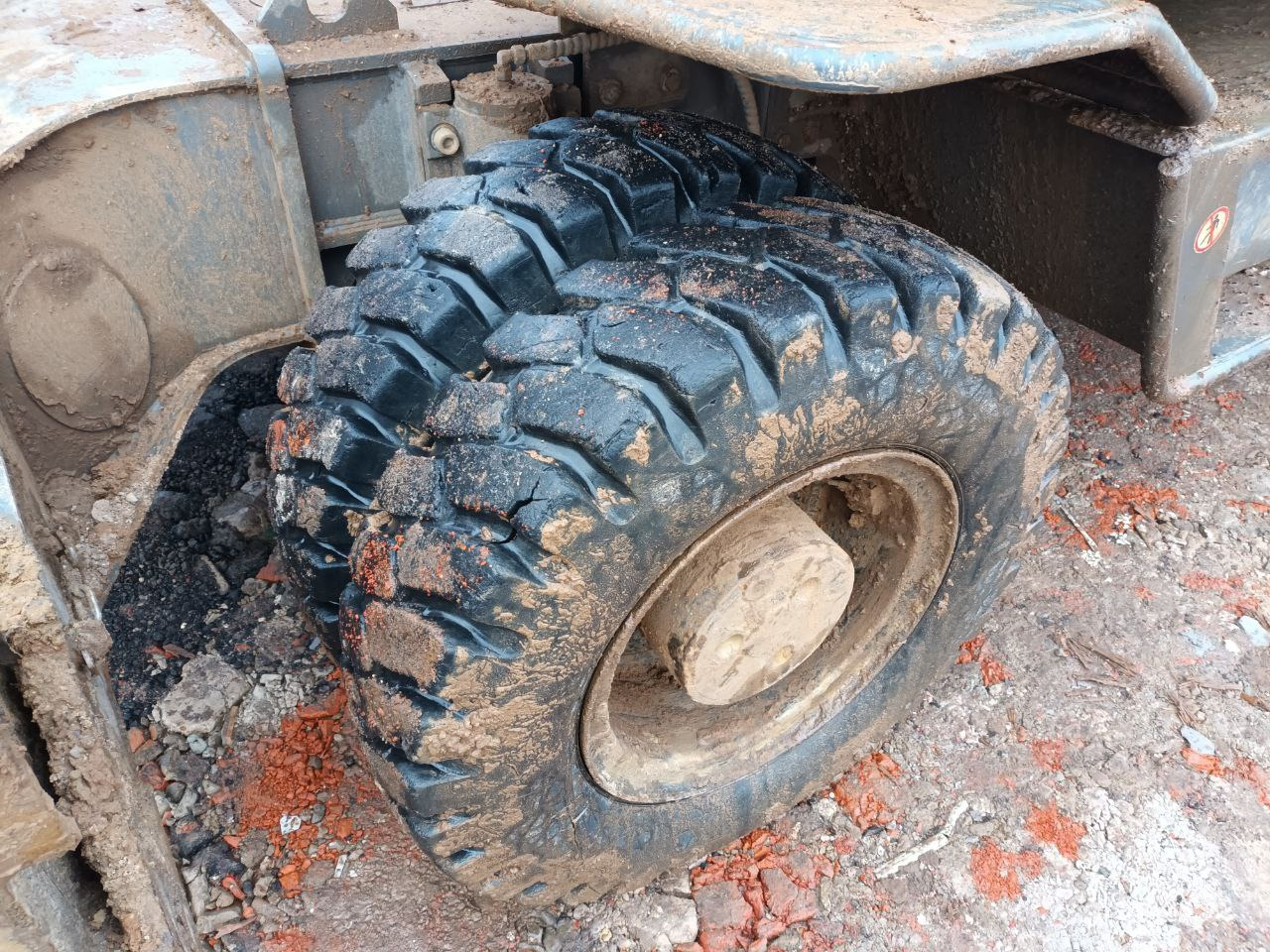 Колёсный экскаватор XCMG XE210WD: фото 10 Колёсный экскаватор XCMG XE210WD: фото 10