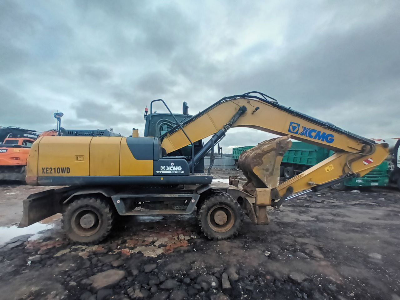 XCMG XE210WD - Колёсный экскаватор: фото 3 XCMG XE210WD - Колёсный экскаватор: фото 3