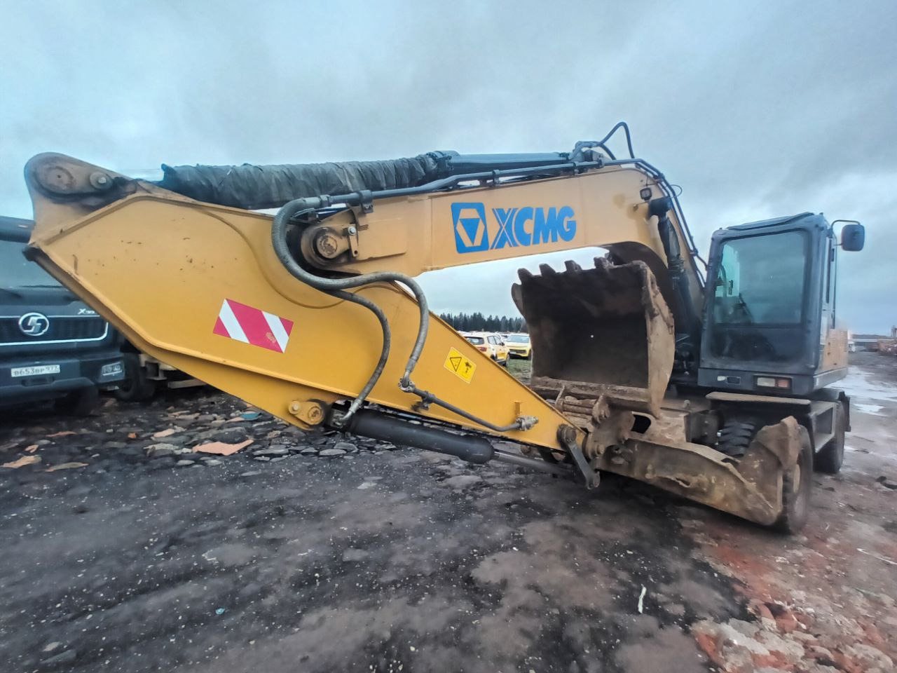 XCMG XE210WD - Колёсный экскаватор: фото 1 XCMG XE210WD - Колёсный экскаватор: фото 1