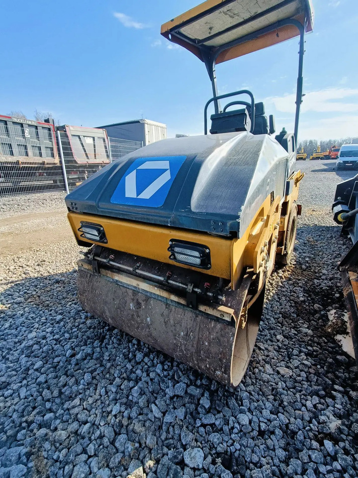 XCMG XMR403VT - Комбинированный каток: фото 2 XCMG XMR403VT - Комбинированный каток: фото 2