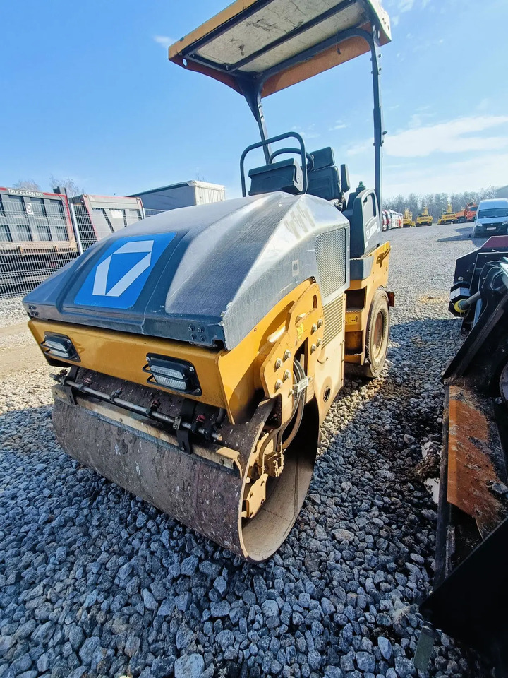 XCMG XMR403VT - Комбинированный каток: фото 1 XCMG XMR403VT - Комбинированный каток: фото 1
