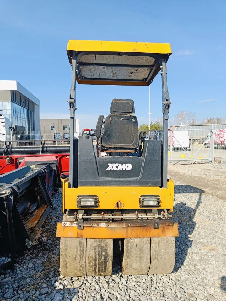 XCMG XMR403VT - Комбинированный каток: фото 5 XCMG XMR403VT - Комбинированный каток: фото 5