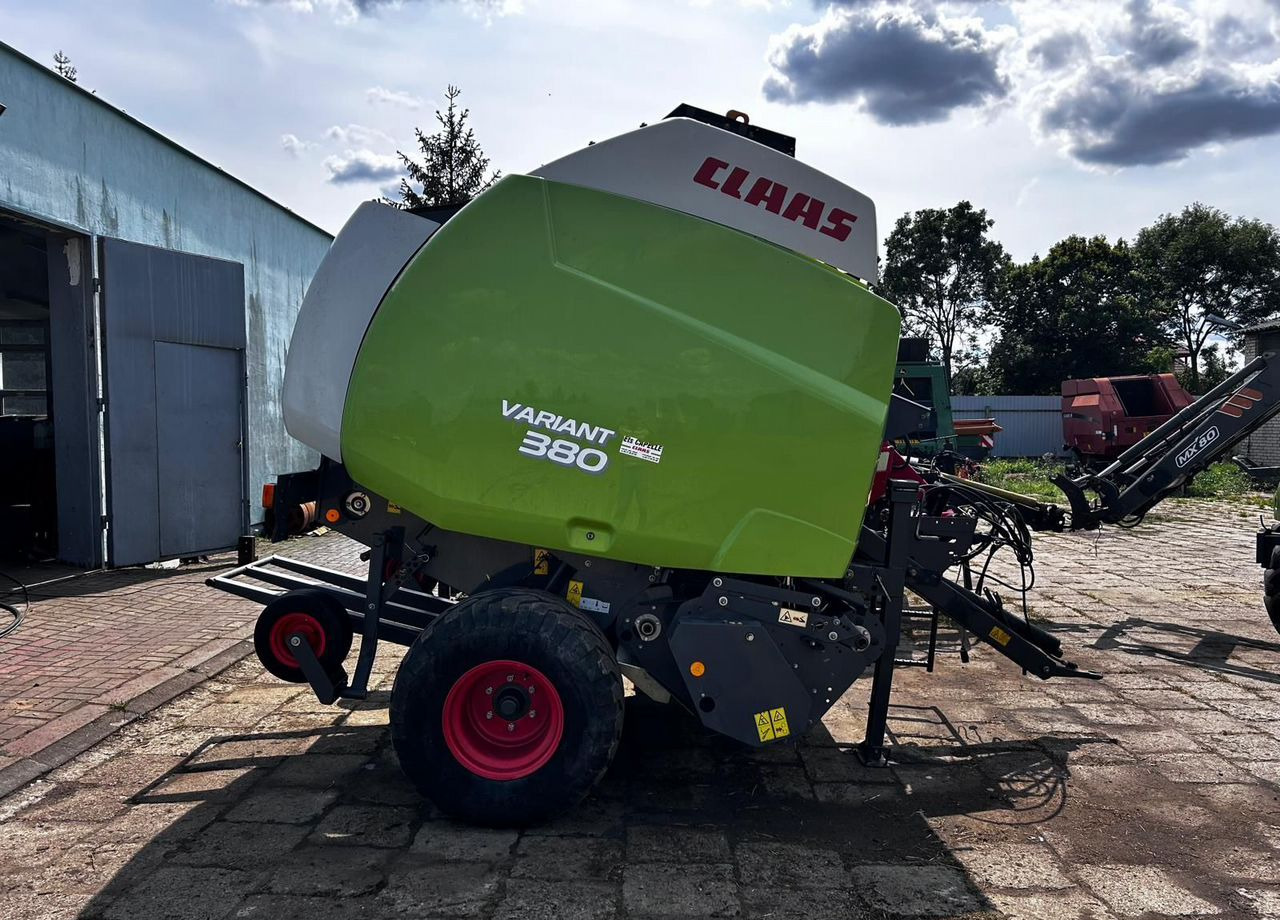 Claas Variant 380 - Пресс-подборщик рулонный: фото 1 Claas Variant 380 - Пресс-подборщик рулонный: фото 1