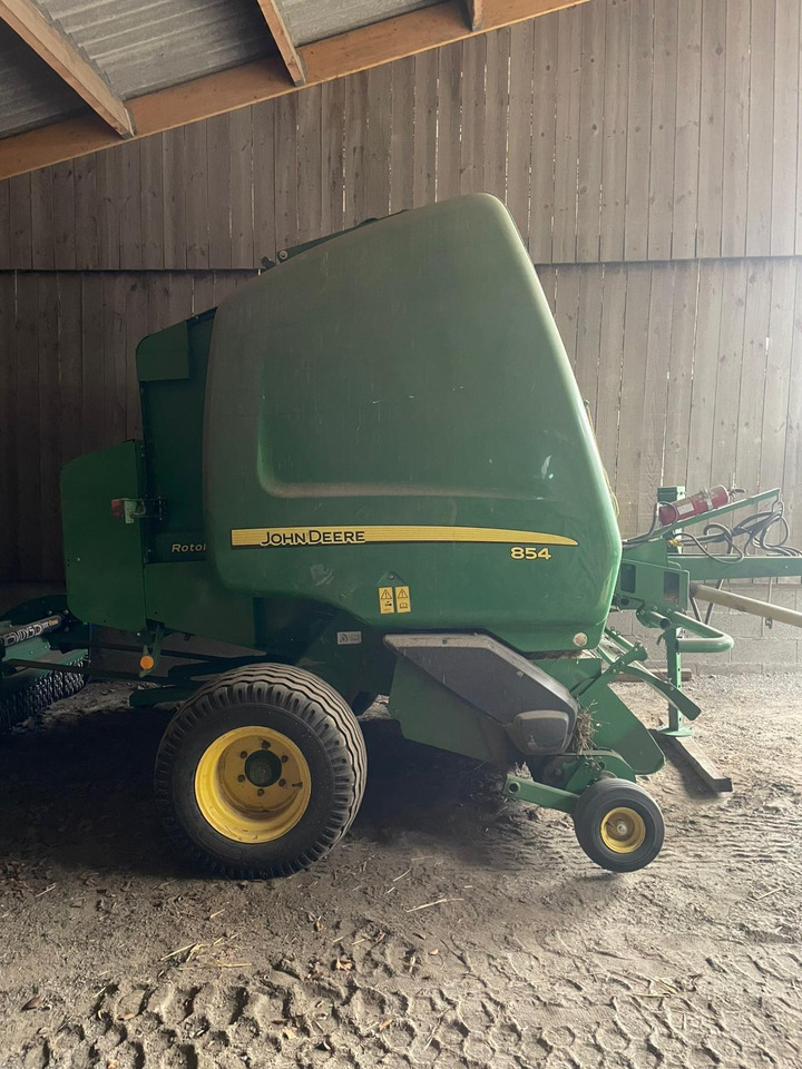 JOHN DEERE 854 - Пресс-подборщик рулонный: фото 4 JOHN DEERE 854 - Пресс-подборщик рулонный: фото 4