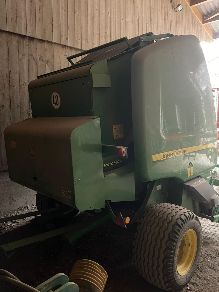 JOHN DEERE 854 - Пресс-подборщик рулонный: фото 3 JOHN DEERE 854 - Пресс-подборщик рулонный: фото 3