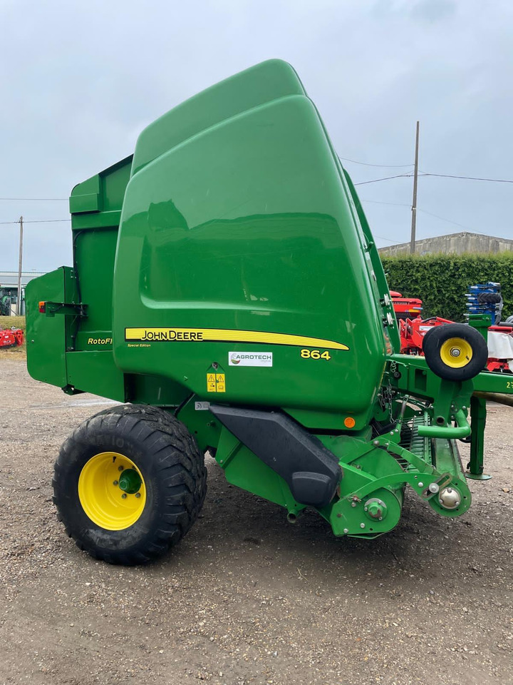 JOHN DEERE 864 - Пресс-подборщик рулонный: фото 3 JOHN DEERE 864 - Пресс-подборщик рулонный: фото 3