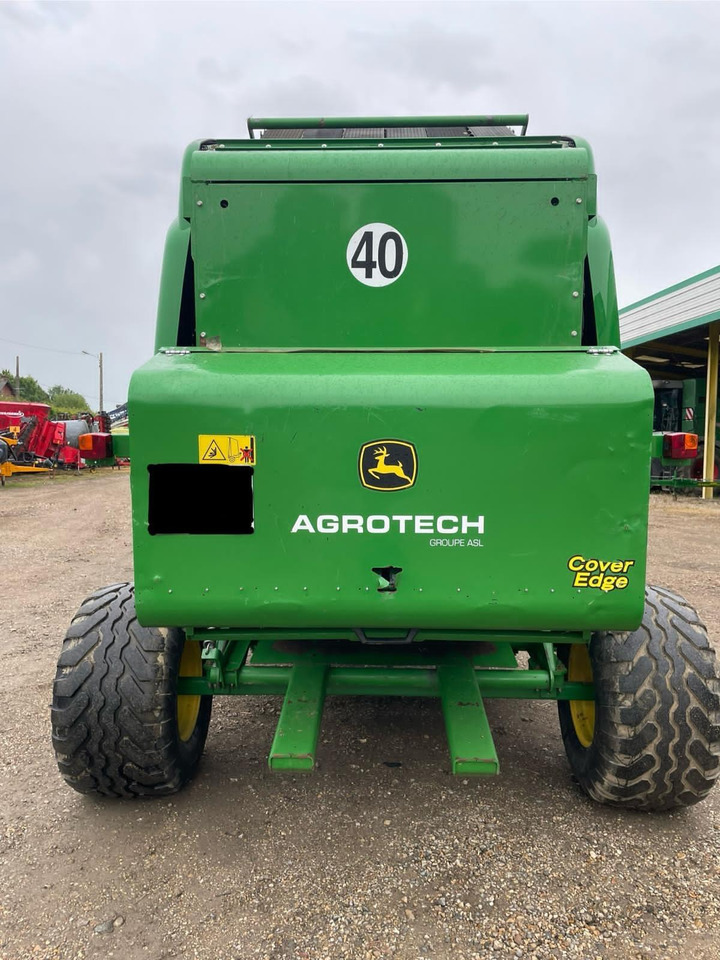 JOHN DEERE 864 - Пресс-подборщик рулонный: фото 4 JOHN DEERE 864 - Пресс-подборщик рулонный: фото 4