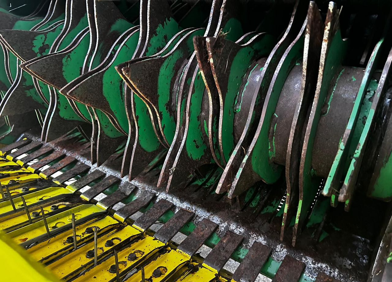 John Deere 582 - Пресс-подборщик рулонный: фото 2 John Deere 582 - Пресс-подборщик рулонный: фото 2