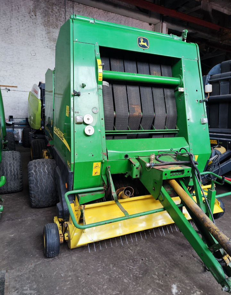 John Deere 582 - Пресс-подборщик рулонный: фото 1 John Deere 582 - Пресс-подборщик рулонный: фото 1