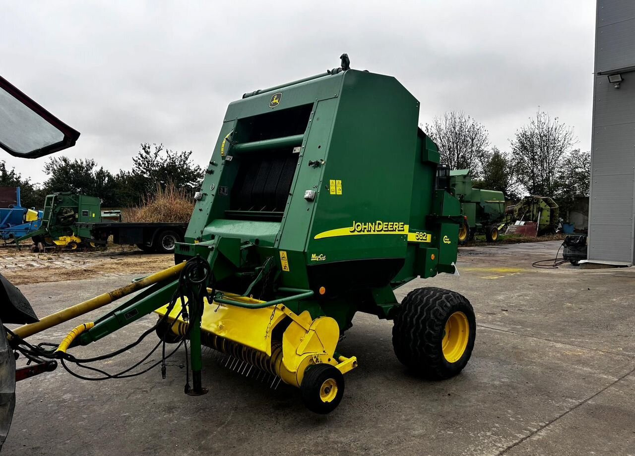 John Deere 582 - Пресс-подборщик рулонный: фото 1 John Deere 582 - Пресс-подборщик рулонный: фото 1