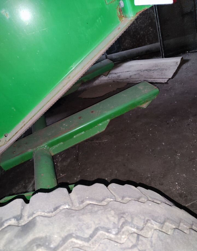 Пресс-подборщик рулонный John Deere 592: фото 14