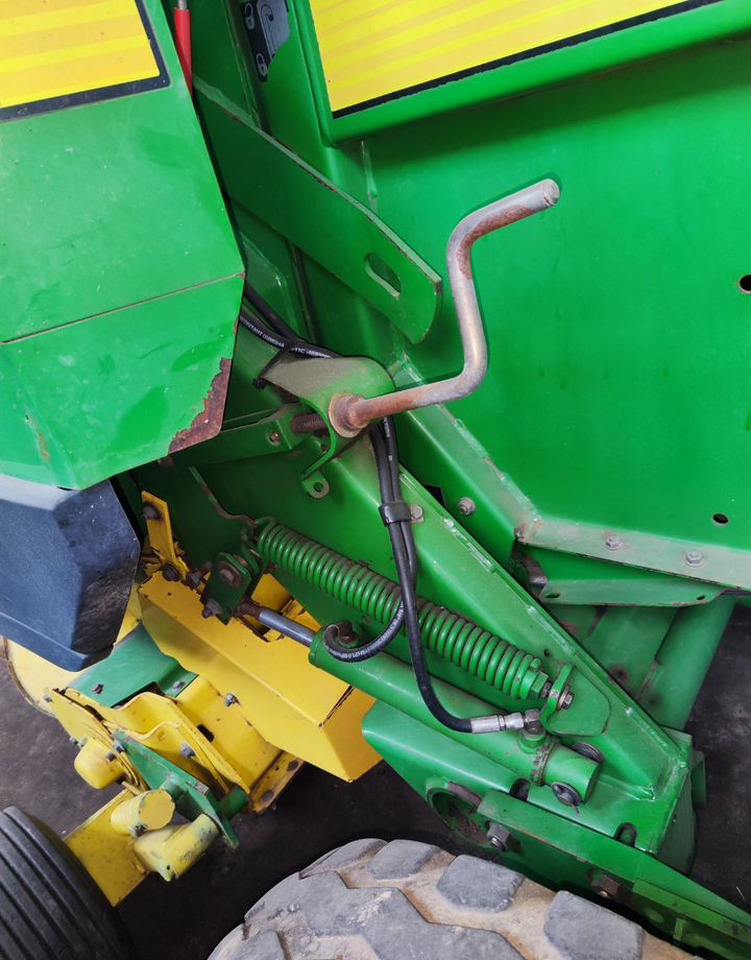 Пресс-подборщик рулонный John Deere 592: фото 8