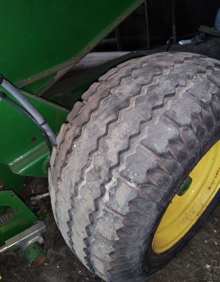 Пресс-подборщик рулонный John Deere 592: фото 13