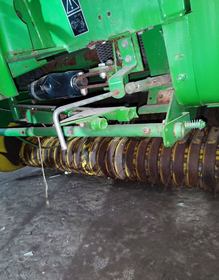 Пресс-подборщик рулонный John Deere 592: фото 11