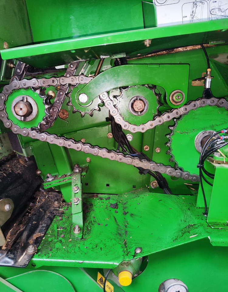 Пресс-подборщик рулонный John Deere 854: фото 13