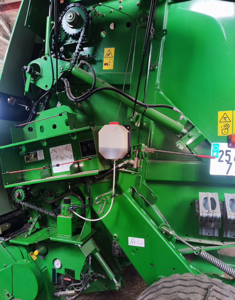 Пресс-подборщик рулонный John Deere 854: фото 12