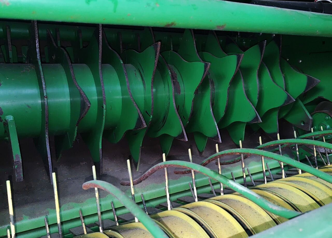 Пресс-подборщик рулонный John Deere 854: фото 18