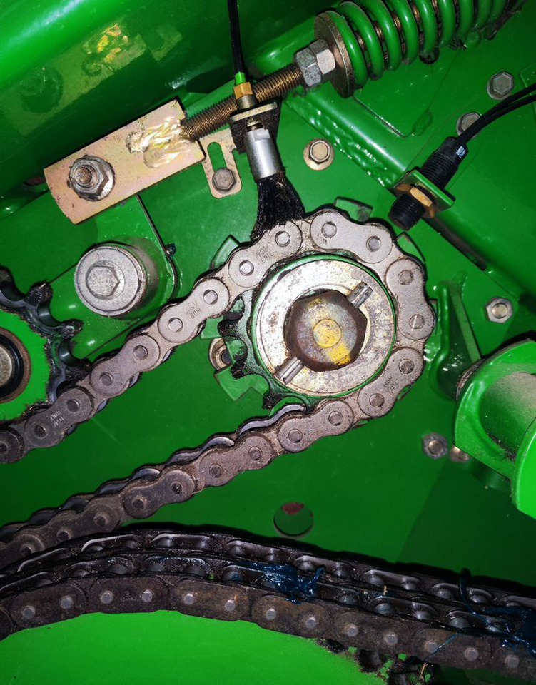 Пресс-подборщик рулонный John Deere 854: фото 8