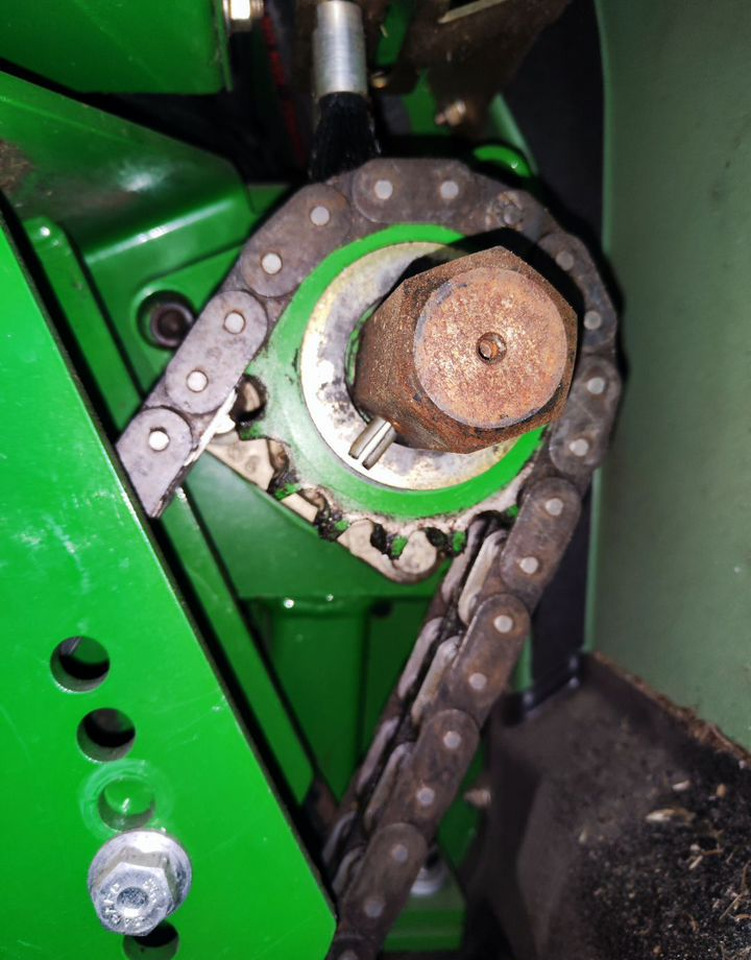 Пресс-подборщик рулонный John Deere 854: фото 10