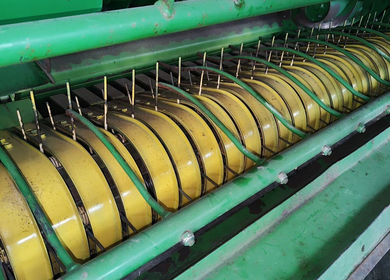 Пресс-подборщик рулонный John Deere 854: фото 17