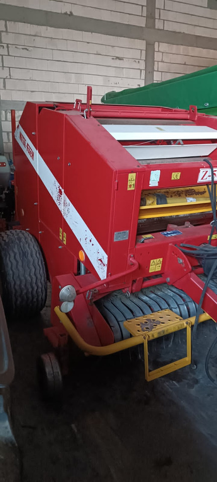 METAL-FACH Z 562 - Пресс-подборщик рулонный: фото 1 METAL-FACH Z 562 - Пресс-подборщик рулонный: фото 1