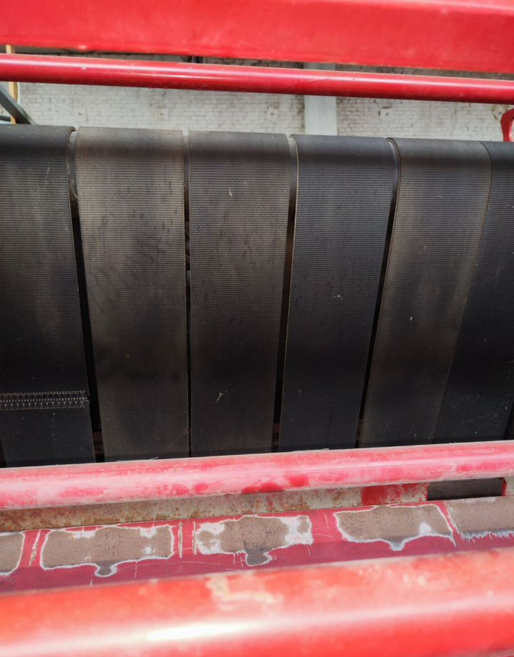 Пресс-подборщик рулонный New Holland 648: фото 8