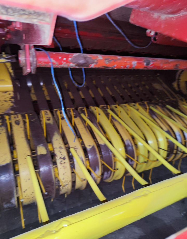 Пресс-подборщик рулонный New Holland 648: фото 6