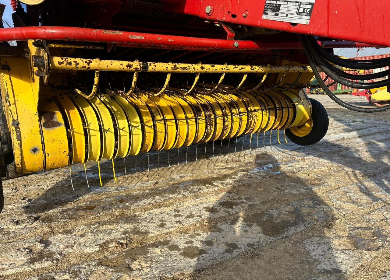 New Holland 658 - Пресс-подборщик рулонный: фото 4 New Holland 658 - Пресс-подборщик рулонный: фото 4