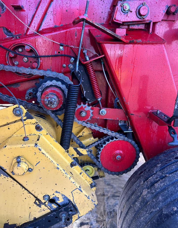 Пресс-подборщик рулонный New Holland 658: фото 12