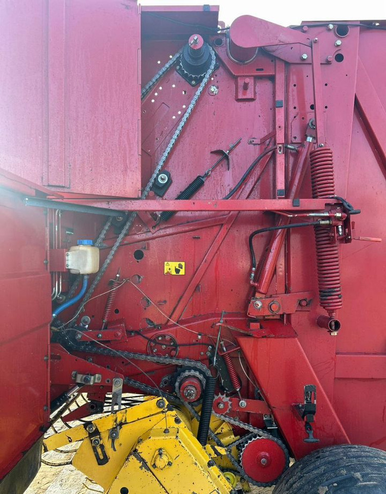 Пресс-подборщик рулонный New Holland 658: фото 9