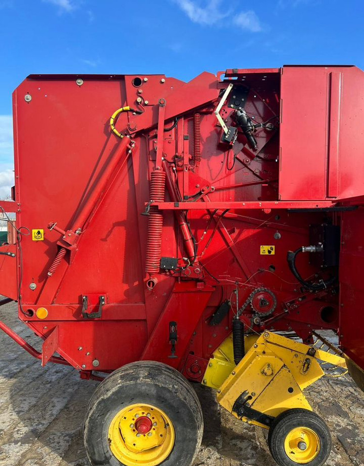 Пресс-подборщик рулонный New Holland 658: фото 16