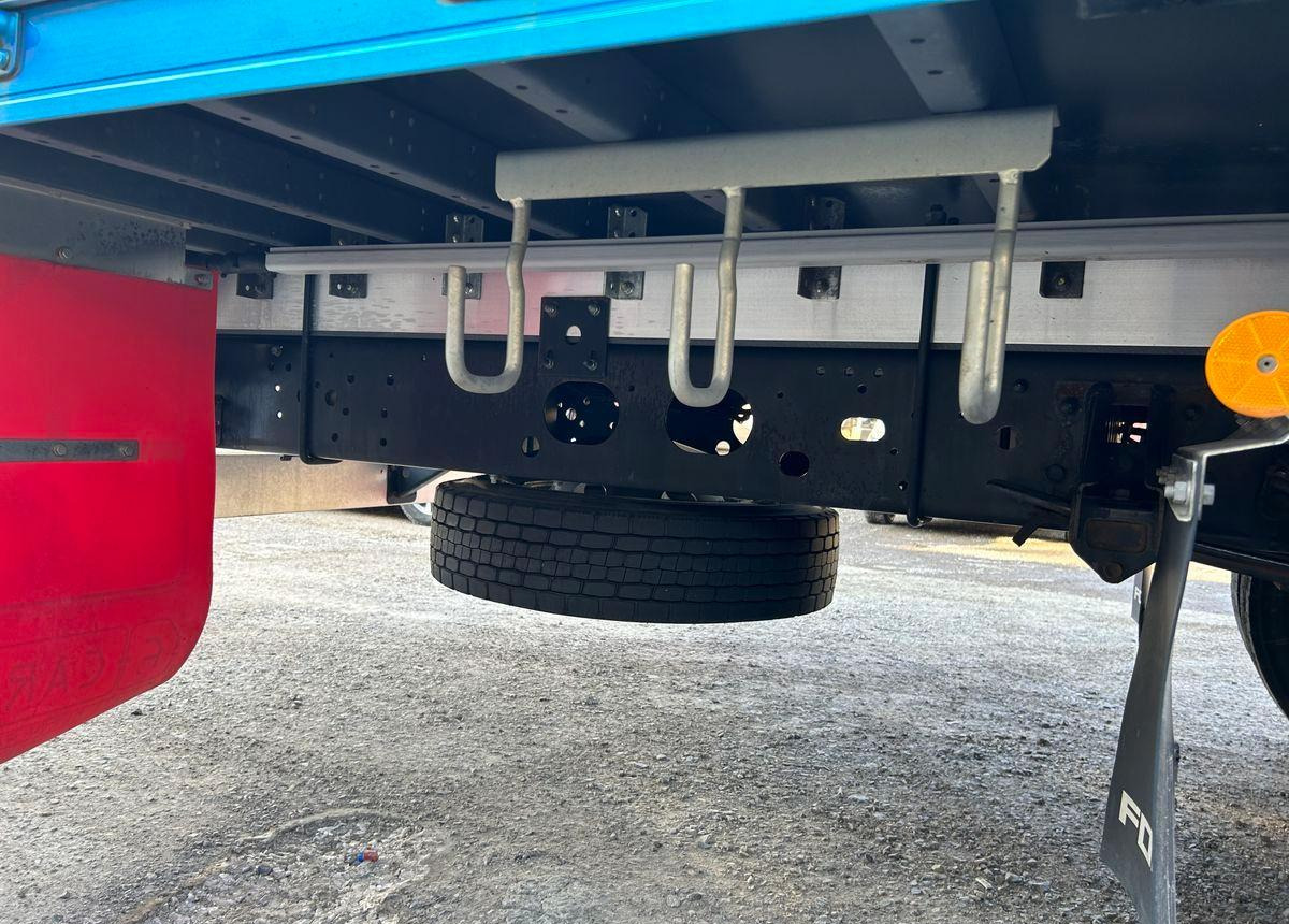 Грузовик с закрытым кузовом Isuzu Forward: фото 12