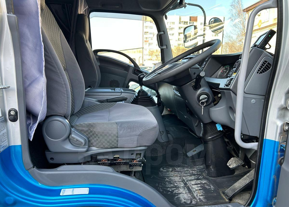 Грузовик с закрытым кузовом Isuzu Forward: фото 21