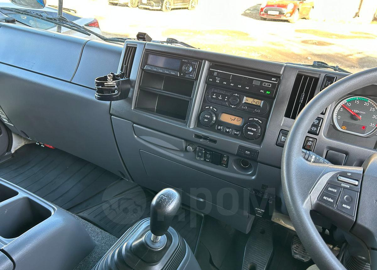 Грузовик с закрытым кузовом Isuzu Forward: фото 22