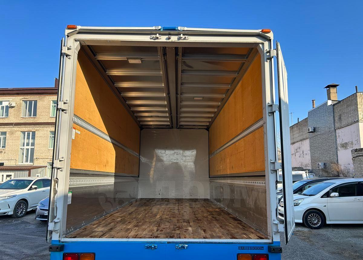 Грузовик с закрытым кузовом Isuzu Forward: фото 6