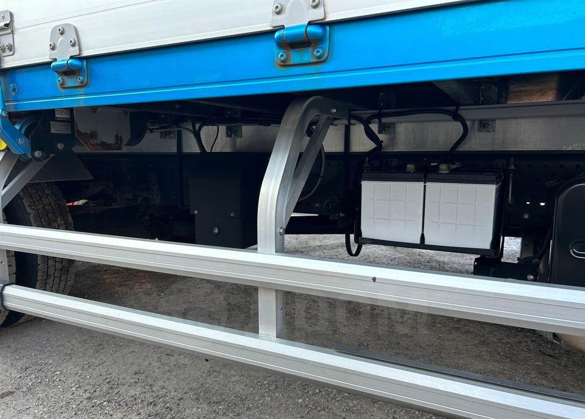 Грузовик с закрытым кузовом Isuzu Forward: фото 11