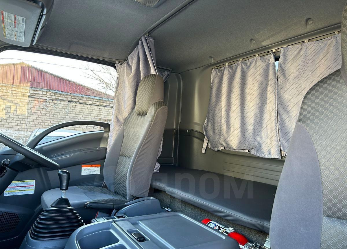 Грузовик с закрытым кузовом Isuzu Forward: фото 20