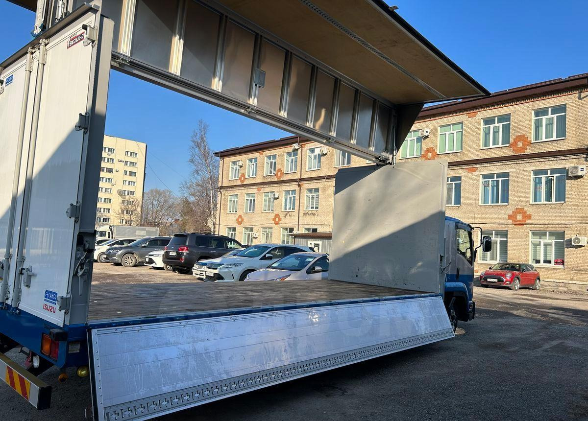 Грузовик с закрытым кузовом Isuzu Forward: фото 8