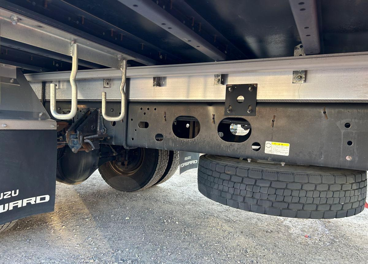 Грузовик с закрытым кузовом Isuzu Forward: фото 13