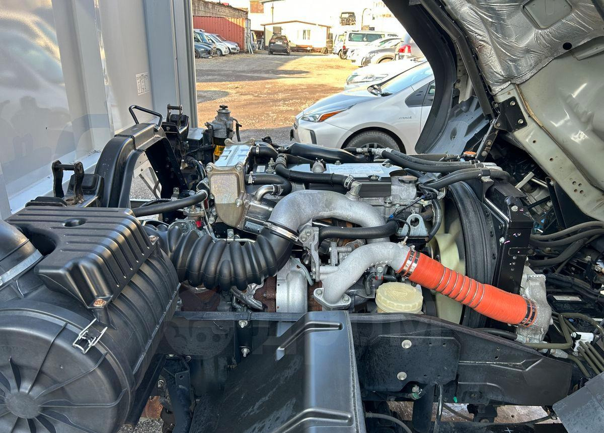 Грузовик с закрытым кузовом Isuzu Forward: фото 17