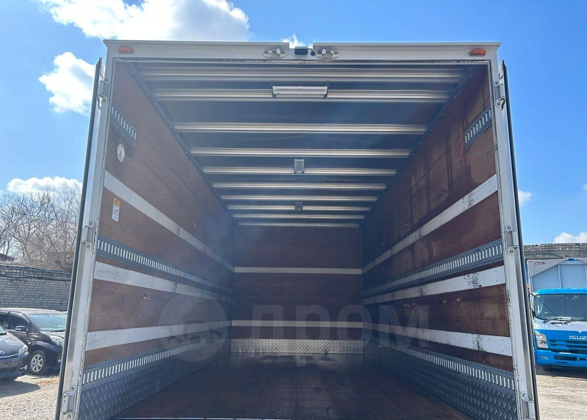 Грузовик с закрытым кузовом Mitsubishi Fuso Fighter: фото 6