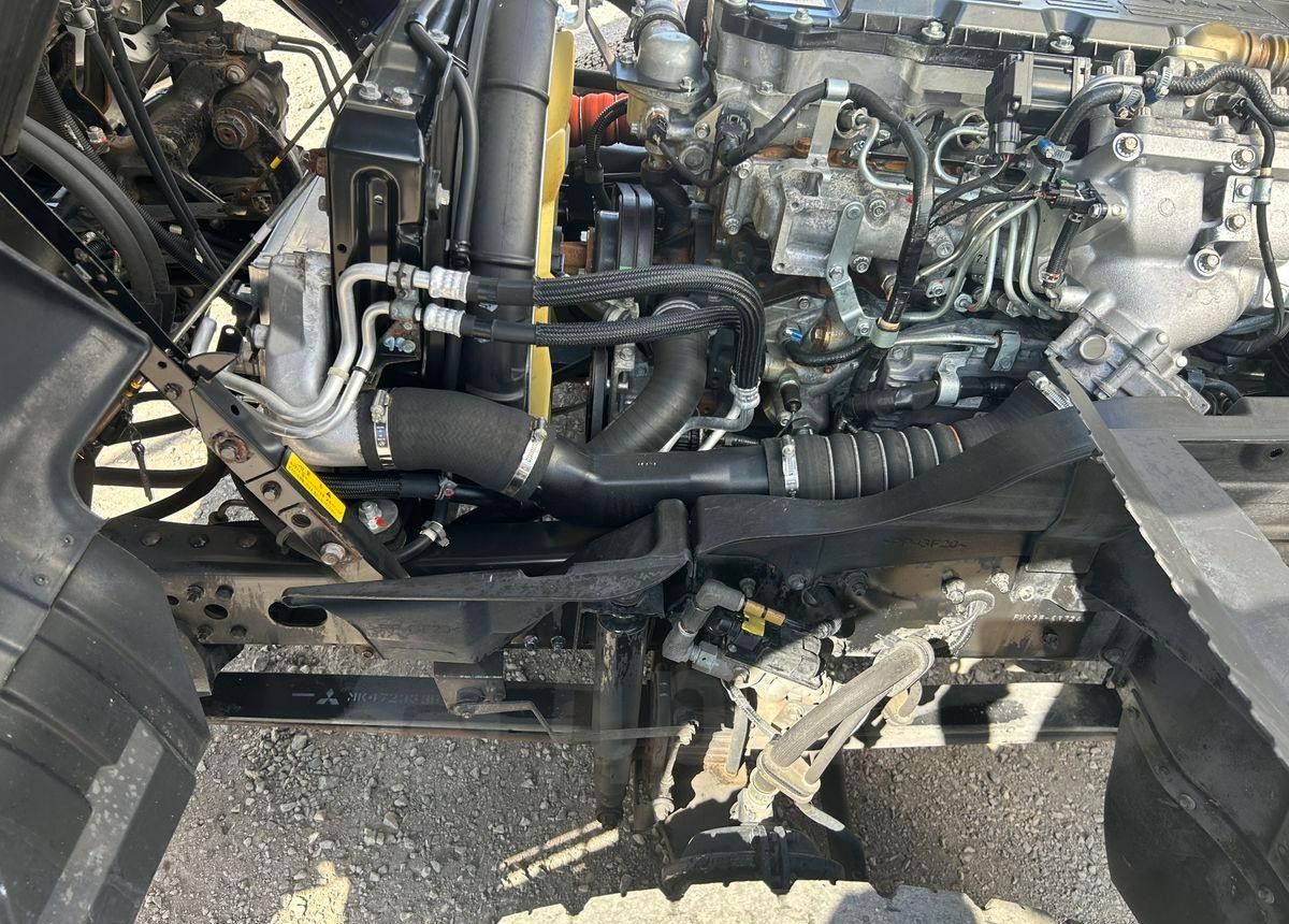 Грузовик с закрытым кузовом Mitsubishi Fuso Fighter: фото 12