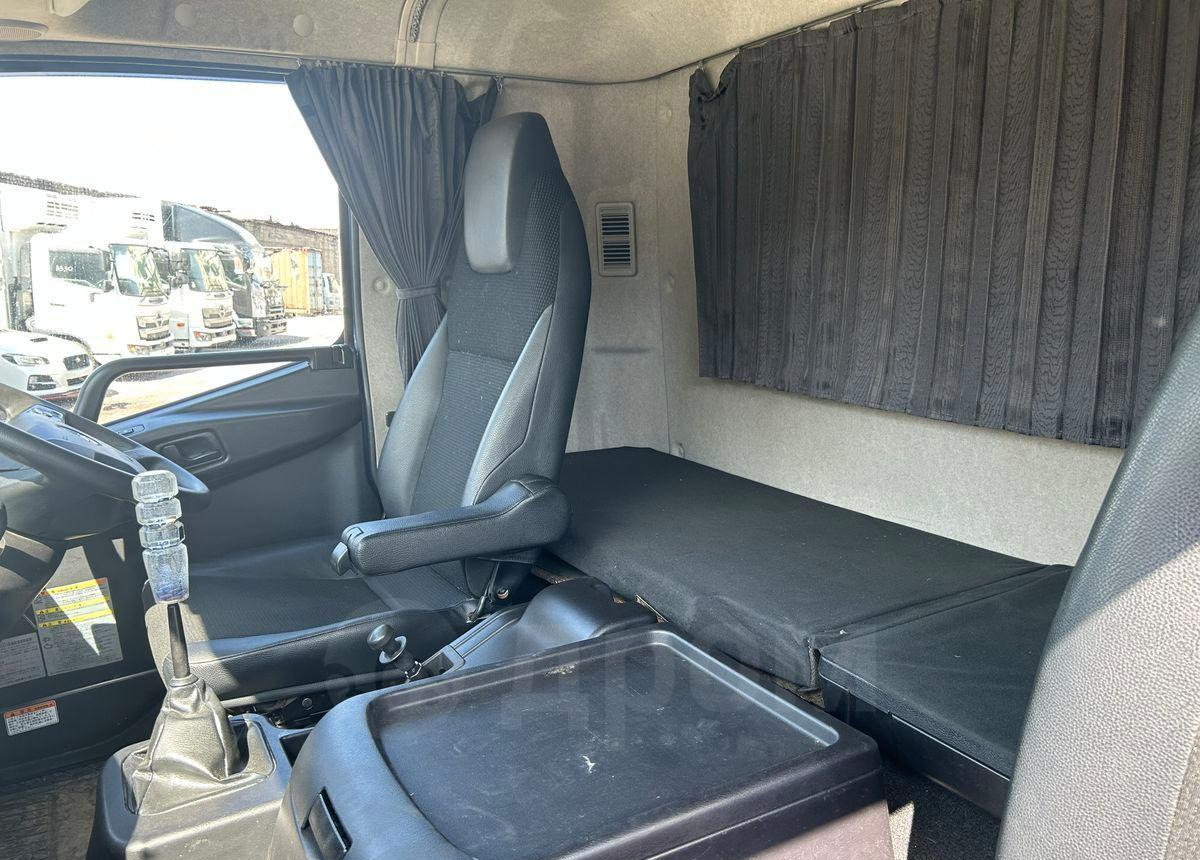 Грузовик с закрытым кузовом Mitsubishi Fuso Fighter: фото 17