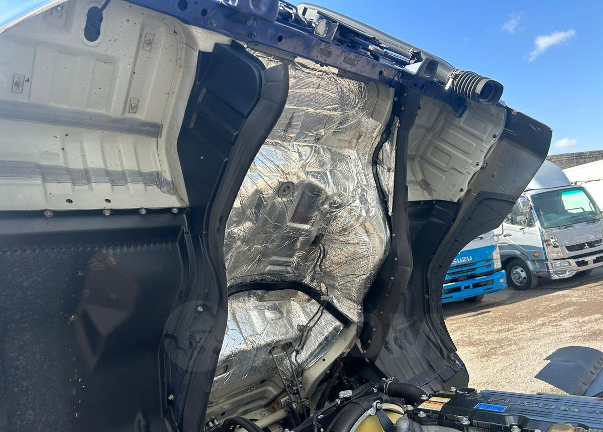 Грузовик с закрытым кузовом Mitsubishi Fuso Fighter: фото 13