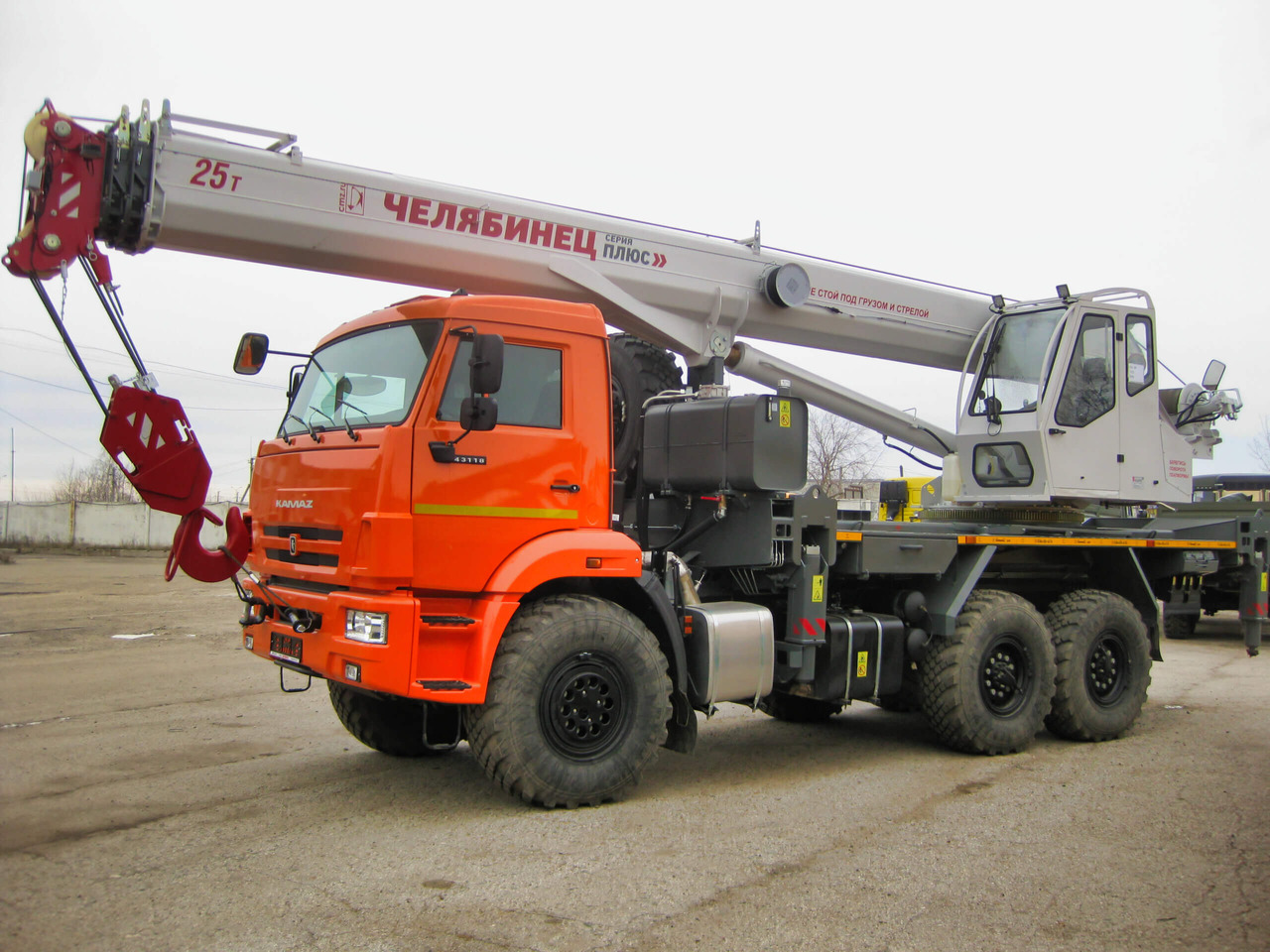 Автомобильный кран КС-55732-31 25 т серии «Плюс» на шасси КАМАЗ-43118 - Автокран: фото 1 Автомобильный кран КС-55732-31 25 т серии «Плюс» на шасси КАМАЗ-43118 - Автокран: фото 1