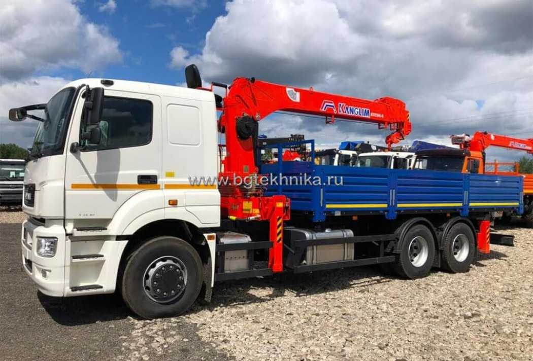 Бортовой КАМАЗ 65207 с КМУ Kanglim KS1256G-II - Бортовой грузовик/ Платформа, Автоманипулятор: фото 1 Бортовой КАМАЗ 65207 с КМУ Kanglim KS1256G-II - Бортовой грузовик/ Платформа, Автоманипулятор: фото 1