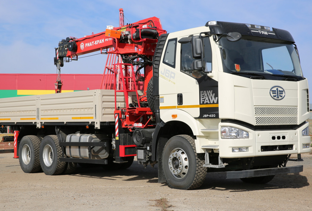 Бортовой автомобиль FAW CA3250 с КМУ РИАТ-КРАН РК-1519Т - Бортовой грузовик/ Платформа, Автоманипулятор: фото 3 Бортовой автомобиль FAW CA3250 с КМУ РИАТ-КРАН РК-1519Т - Бортовой грузовик/ Платформа, Автоманипулятор: фото 3