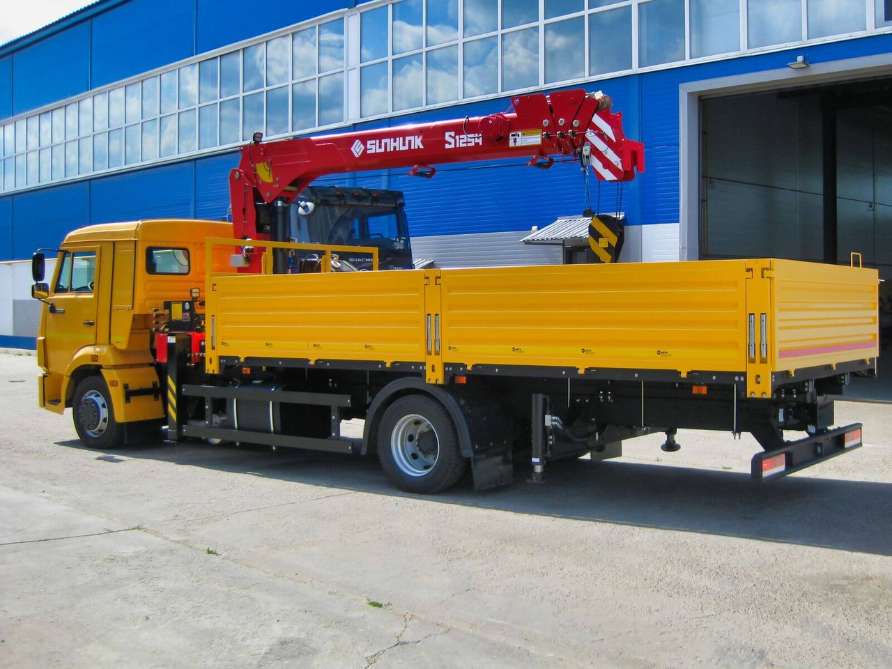 Бортовой автомобиль КАМАЗ-4308 С КМУ SUNHUNK S1254 - Бортовой грузовик/ Платформа, Автоманипулятор: фото 3 Бортовой автомобиль КАМАЗ-4308 С КМУ SUNHUNK S1254 - Бортовой грузовик/ Платформа, Автоманипулятор: фото 3