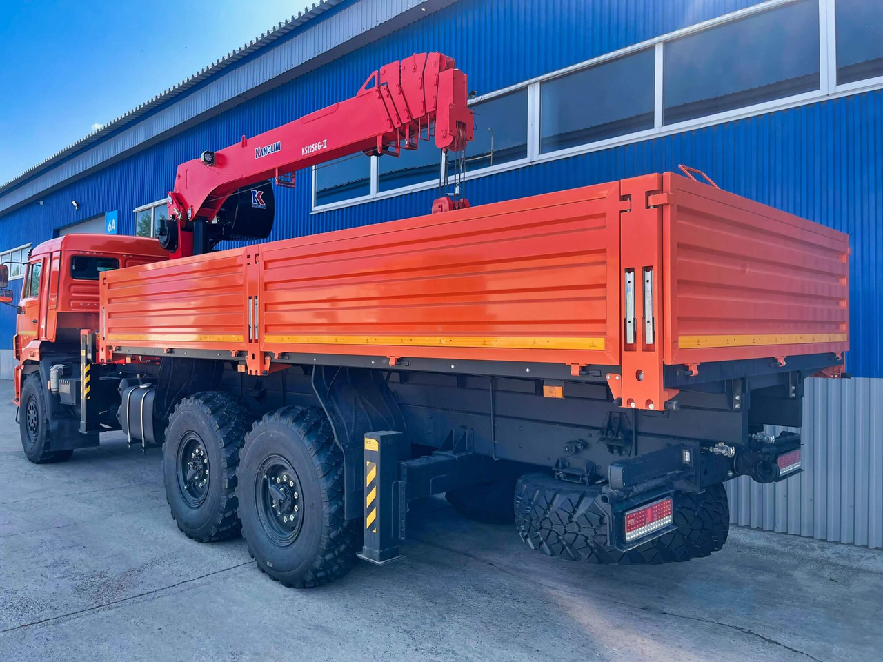 Бортовой автомобиль КАМАЗ 43118-50 с КМУ Kanglim 1256G-II - Бортовой грузовик/ Платформа, Автоманипулятор: фото 3 Бортовой автомобиль КАМАЗ 43118-50 с КМУ Kanglim 1256G-II - Бортовой грузовик/ Платформа, Автоманипулятор: фото 3